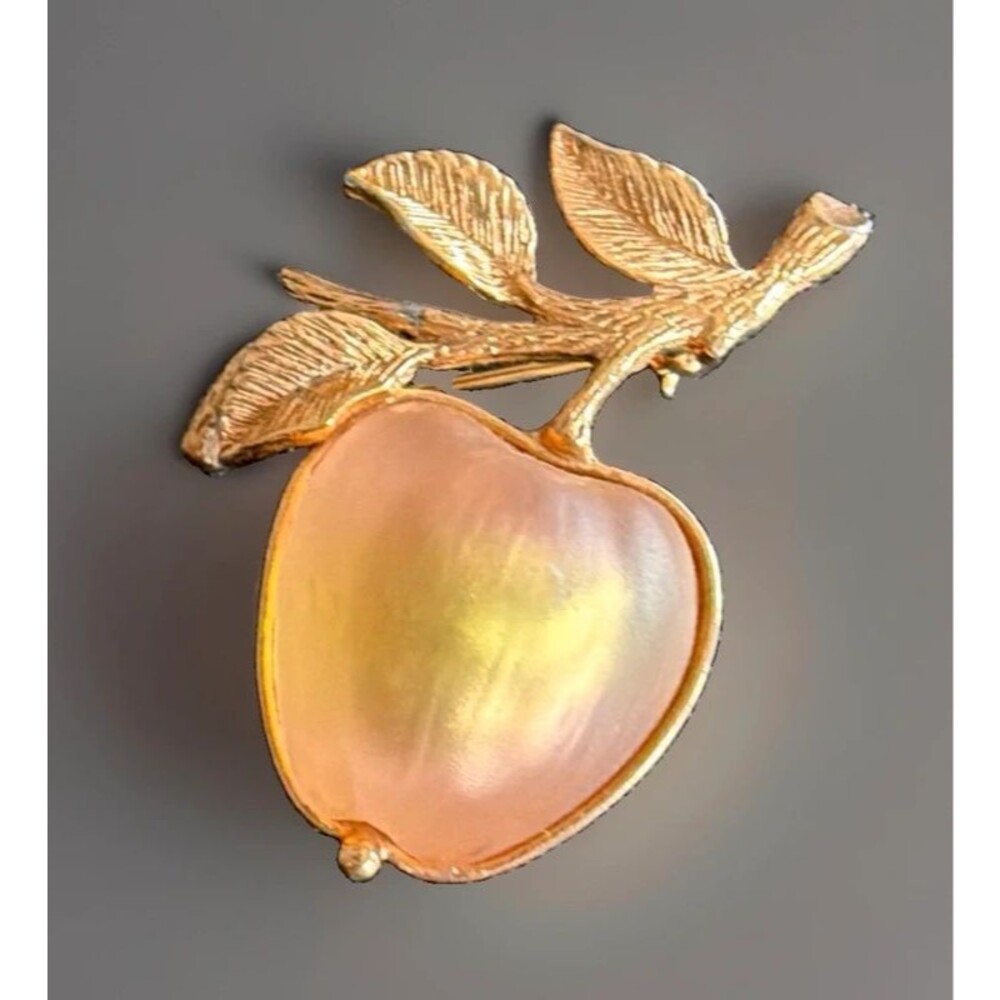 Vintage Signed Sarah Coventry Golden Molded Glowing Glass Apple Brooch Piin